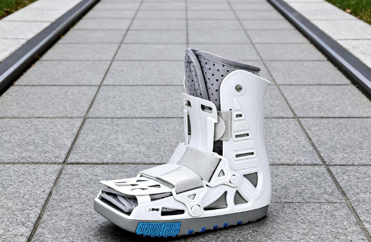 walking in orthopedic cam boot